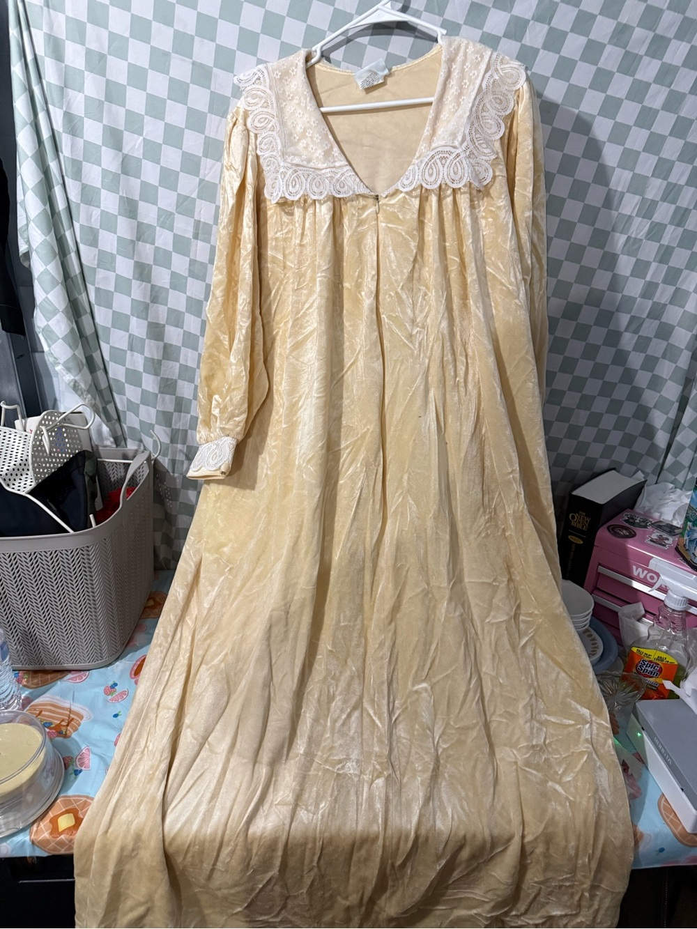 Gilligan & O'Malley Pale Cream Long Nightgown with White Lace Collar